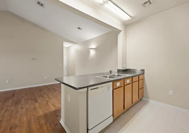 Listing Photo 5 - Condo for sale in building located at 2200 Classen Blvd, Norman, OK 73071 - Unit #11-134