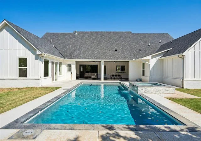 Photo 3 of Single family home for sale at 330 Old Farm Rd, Edmond, OK 73034 | MLS# 1248990 | Listing updated on 2026-10-06