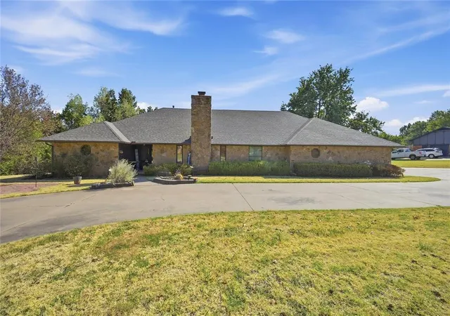 Photo 1 of Single family home for sale at 1305 Mockingbird Ln, Guthrie, OK 73044 | MLS# 1249048 | Listing updated on 2026-09-15