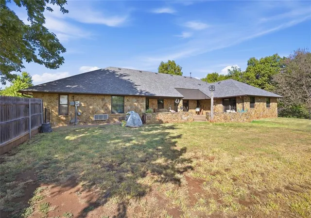 Photo 4 of Single family home for sale at 1305 Mockingbird Ln, Guthrie, OK 73044 | MLS# 1249048 | Listing updated on 2026-09-15