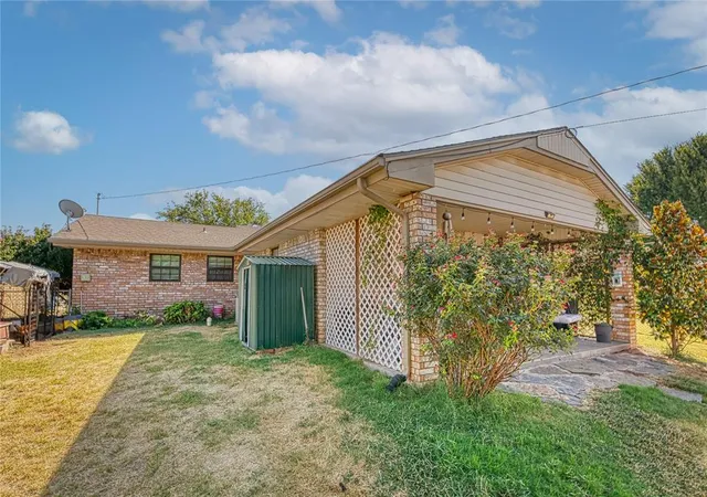 Photo 3 of Single family home for sale at 613 W 10th Street, Cordell, OK 73632 | MLS# 1249186 | Listing updated on 2026-09-15