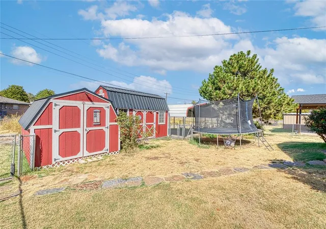 Photo 3 of Single family home for sale at 613 W 10th Street, Cordell, OK 73632 | MLS# 1249186 | Listing updated on 2026-09-15