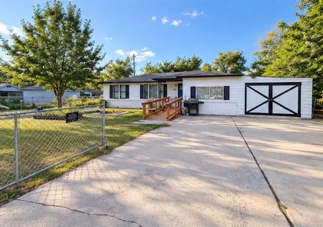 Photo 3 of Single family home for sale at 222 S Cook Ave, Norman, OK 73071 | MLS# 1249196 | Listing updated on 2026-10-07