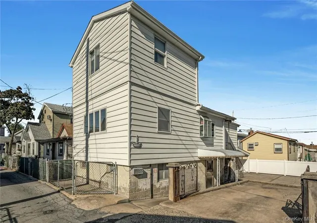 Photo 1 of Condo for sale at 65c Edgewater Park #C, Bronx, NY 10465 | MLS# H6327450 | Listing updated on 2026-09-29