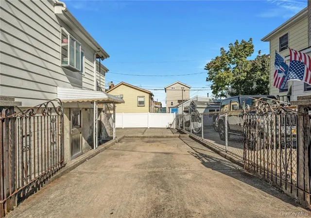 Photo 3 of Condo for sale at 65c Edgewater Park #C, Bronx, NY 10465 | MLS# H6327450 | Listing updated on 2026-09-29