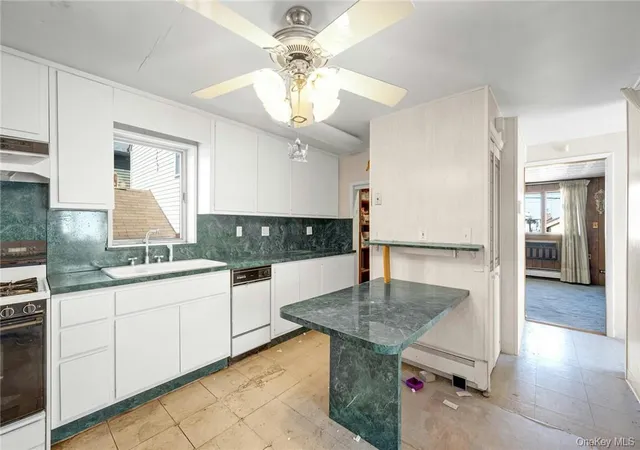 Listing Photo 5 - Condo for sale in building located at 65C Edgewater Park, New York, NY 10465 - Unit #C
