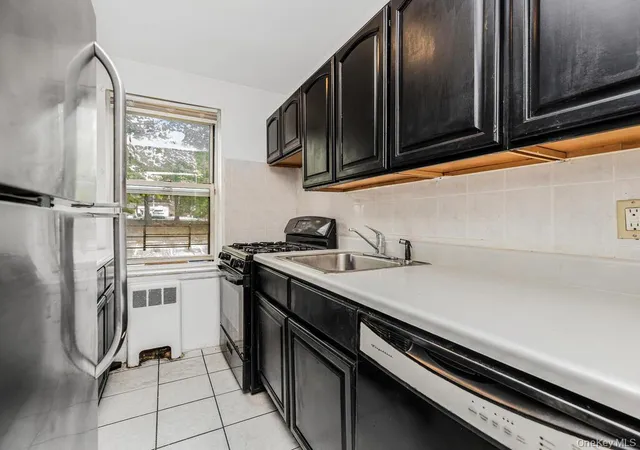 Photo 2 of Condo for sale at 144 Ravine Ave #2C, Yonkers, NY 10701 | MLS# H6331226 | Listing updated on 2026-09-13