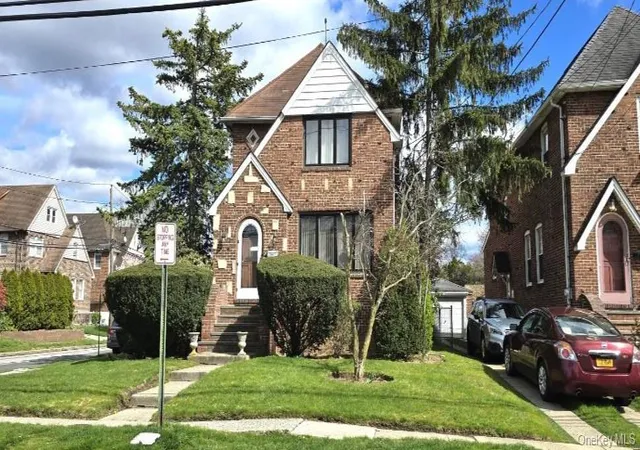 Photo 3 of Single family home for sale at 169 Bixley Heath, Lynbrook, NY 11563 | MLS# 807028 | Listing updated on 2026-09-15