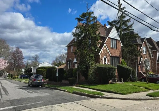 Photo 3 of Single family home for sale at 169 Bixley Heath, Lynbrook, NY 11563 | MLS# 807028 | Listing updated on 2026-09-15