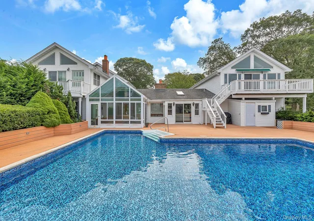 Photo 3 of Single family home for sale at 20 Oak Ln, Southampton, NY 11946 | MLS# 847747 | Listing updated on 2026-10-07