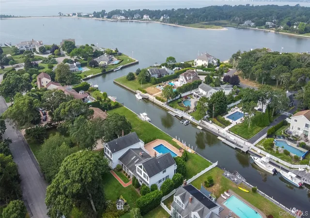 Photo 4 of Single family home for sale at 20 Oak Ln, Southampton, NY 11946 | MLS# 847747 | Listing updated on 2026-10-07
