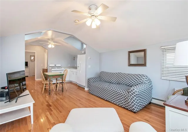 Listing Photo 4 - Condo for sale in building located at 25 B Edgewater Park, New York, NY 10465 - Unit #25 B