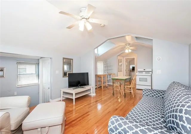 Listing Photo 5 - Condo for sale in building located at 25 B Edgewater Park, New York, NY 10465 - Unit #25 B