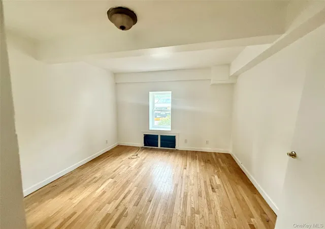 Listing Photo 4 - Condo for sale in building located at 600 Pelham Rd, New Rochelle, NY 10801 - Unit #Building B Unit E