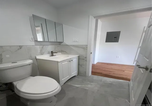 Photo 4 of House for sale at 718 Rosedale Ave, Bronx, NY 10473 | MLS# 905370 | Listing updated on 2026-09-15