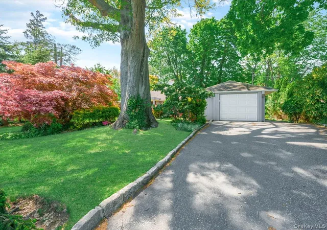 Photo 1 of Single family home for sale at 19 Ridge Dr E, Roslyn, NY 11576 | MLS# 914169 | Listing updated on 2026-09-13
