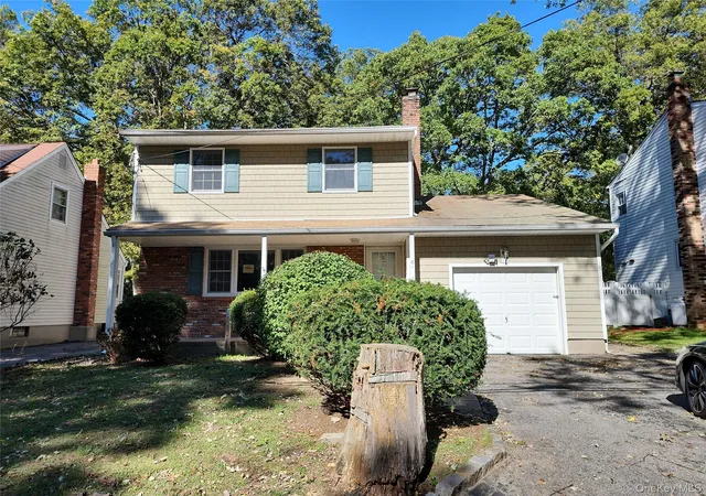 Photo 1 of Single family home for sale at 61 Pleasant St, Huntington, NY 11743 | MLS# 926962 | Listing updated on 2026-09-10