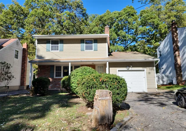 Photo 2 of Single family home for sale at 61 Pleasant St, Huntington, NY 11743 | MLS# 926962 | Listing updated on 2026-09-10