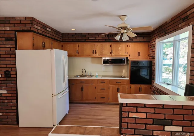 Photo 3 of Single family home for sale at 61 Pleasant St, Huntington, NY 11743 | MLS# 926962 | Listing updated on 2026-10-01