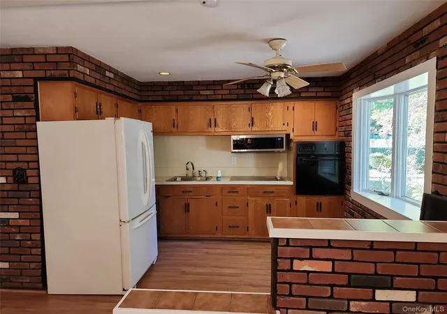Photo 4 of Single family home for sale at 61 Pleasant St, Huntington, NY 11743 | MLS# 926962 | Listing updated on 2026-10-01