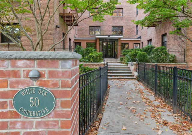 Photo 1 of Sale Pending at 50 White Oak St #1E, New Rochelle, NY 10801 | MLS# 931008 | Listing updated on 2026-09-12