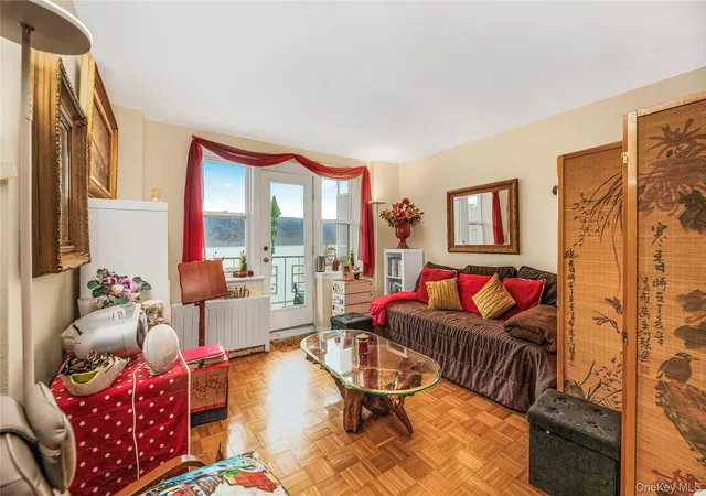 Photo 3 of House for sale at 679 Warburton Ave #1M, Yonkers, NY 10701 | MLS# 935240 | Listing updated on 2026-09-15