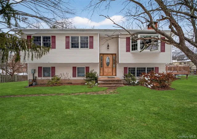 Photo 3 of Sale Pending at 12 Spruce Ct, Clarkstown, NY 10954 | MLS# 935357 | Listing updated on 2026-09-10