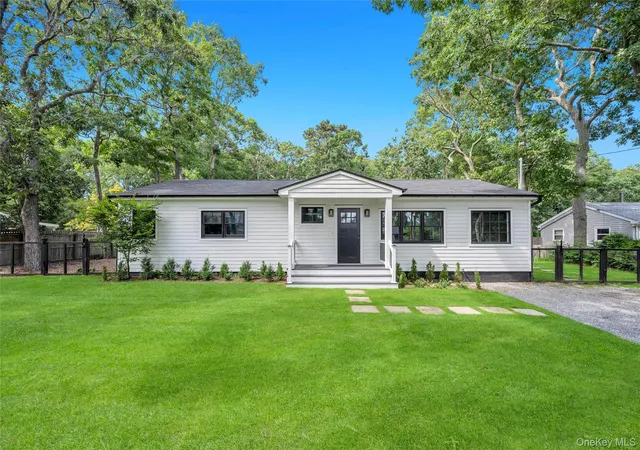 Photo 3 of Single family home for sale at 10 Shinnecock Ln, Southampton, NY 11946 | MLS# 936625 | Listing updated on 2026-09-15