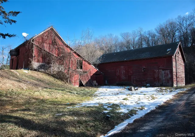 Photo 3 of Single family home for sale at 256 Round Hl Rd, Florida, NY 10921 | MLS# 937048 | Listing updated on 2026-09-11