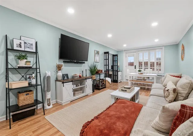 Photo 3 of Sale Pending at 700 Shore Rd #7Y, Long Beach, NY 11561 | MLS# 938498 | Listing updated on 2026-09-23
