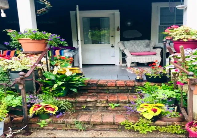 Photo 1 of Single family home for sale at 179 G Springville Rd, Hampton Bays, NY 11946 | MLS# 946609 | Listing updated on 2026-09-14