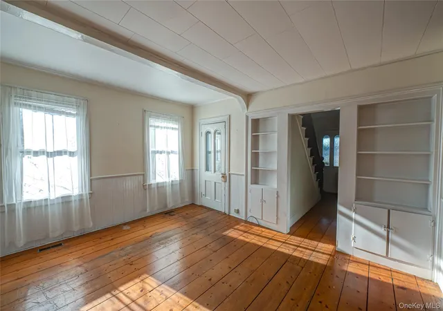 Photo 4 of Single family home for sale at 179 G Springville Rd, Hampton Bays, NY 11946 | MLS# 946609 | Listing updated on 2026-09-14