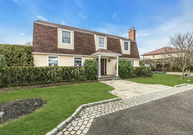 Photo 3 of Single family home for sale at 26 Oak Ln, Southampton, NY 11946 | MLS# 949149 | Listing updated on 2026-09-12