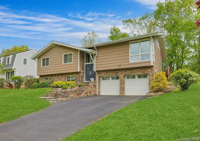 Photo 2 of Single family home for sale at 7 Lorenz Dr, Valhalla, NY 10595 | MLS# 958018 | Listing updated on 2026-09-12