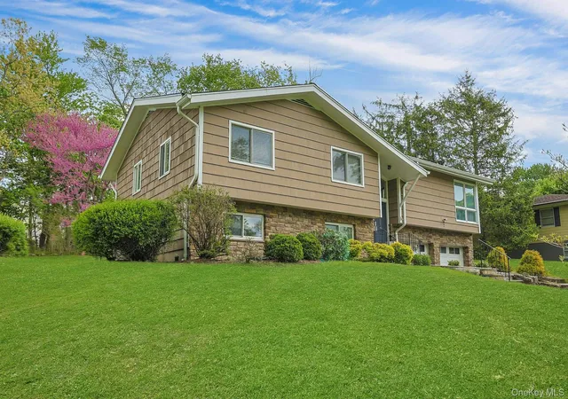 Photo 3 of Single family home for sale at 7 Lorenz Dr, Valhalla, NY 10595 | MLS# 958018 | Listing updated on 2026-09-12
