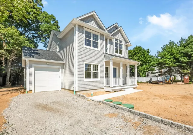 Photo 1 of Single family home for sale at 510 Bayport Ave, Islip, NY 11705 | MLS# 961533 | Listing updated on 2026-09-18