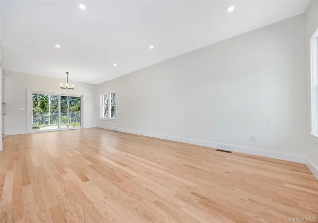 Photo 4 of Single family home for sale at 510 Bayport Ave, Islip, NY 11705 | MLS# 961533 | Listing updated on 2026-09-18