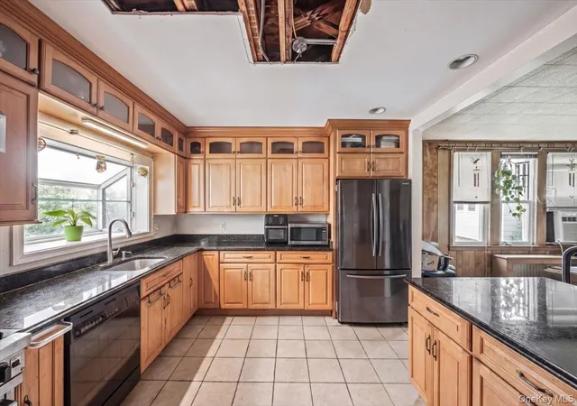 Photo 3 of Sale Pending at 27 Faneuil Pl, New Rochelle, NY 10801 | MLS# 963055 | Listing updated on 2026-09-30