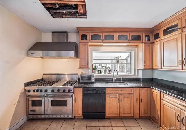 Photo 4 of Sale Pending at 27 Faneuil Pl, New Rochelle, NY 10801 | MLS# 963055 | Listing updated on 2026-09-30