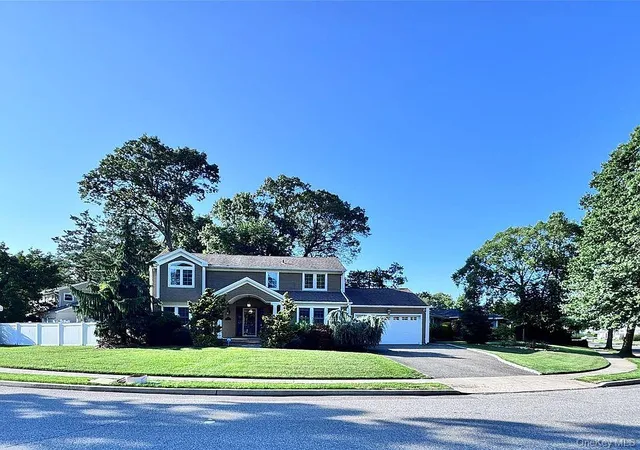 Photo 2 of Single family home for sale at 35 Moss Ln, Jericho, NY 11753 | MLS# 966278 | Listing updated on 2026-09-12