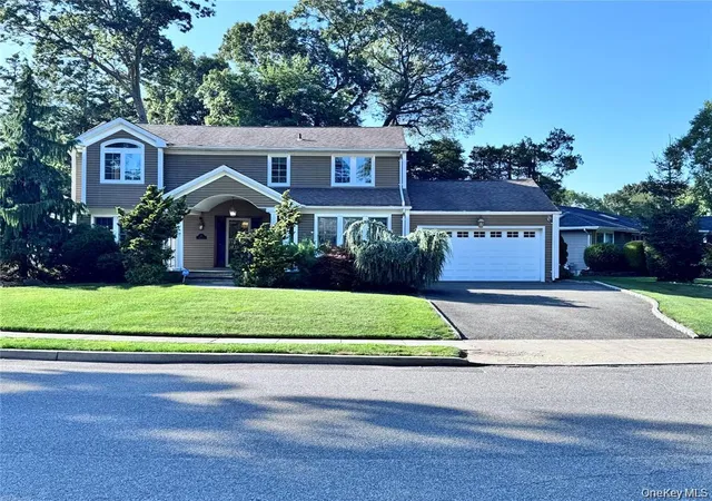 Photo 3 of Single family home for sale at 35 Moss Ln, Jericho, NY 11753 | MLS# 966278 | Listing updated on 2026-09-12