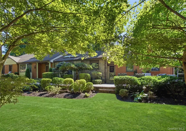 Photo 1 of Single family home for sale at 1017 Friendly Rd, Oyster Bay, NY 11771 | MLS# 967360 | Listing updated on 2026-09-14