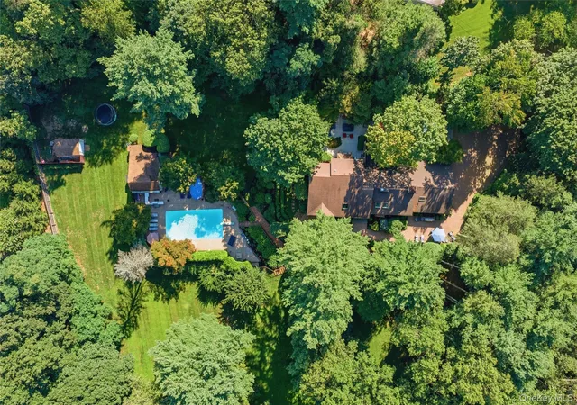 Photo 2 of Single family home for sale at 1017 Friendly Rd, Oyster Bay, NY 11771 | MLS# 967360 | Listing updated on 2026-09-14