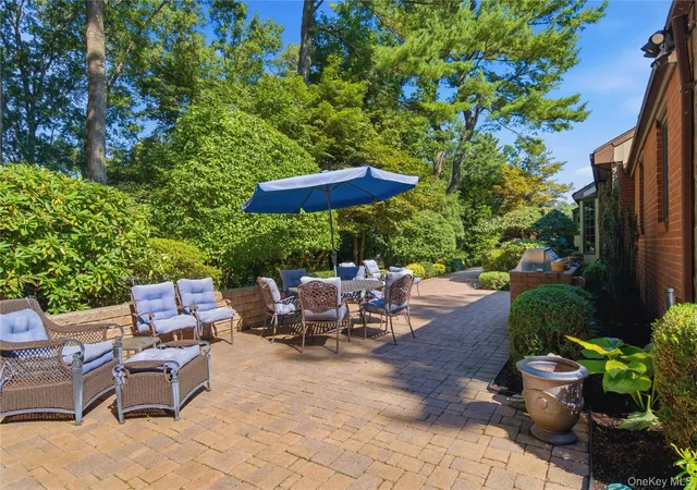 Photo 3 of Single family home for sale at 1017 Friendly Rd, Oyster Bay, NY 11771 | MLS# 967360 | Listing updated on 2026-09-14