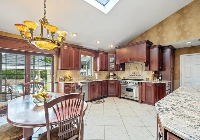 Photo 3 of Sale Pending at 9 Defeo Ct, Babylon, NY 11729 | MLS# 969163 | Listing updated on 2026-09-12