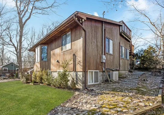 Photo 4 of Single family home for sale at 356 Oakleigh Ave #17, Calverton, NY 11933 | MLS# 969723 | Listing updated on 2026-09-18