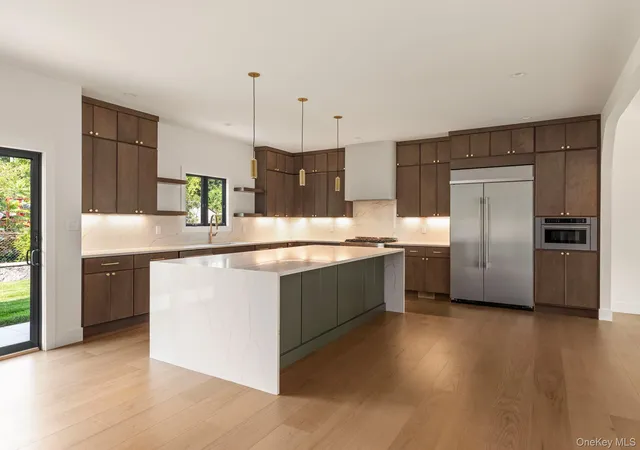 Photo 2 of Mansion for sale at 555 Marian Ct, Hempstead, NY 11554 | MLS# 971681 | Listing updated on 2026-09-15