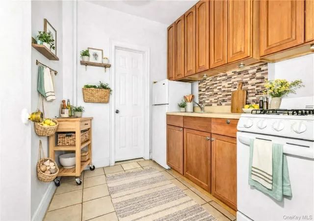 Listing Photo 4 - Condo for sale in building located at 211 E 88Th St, New York, NY 10128 - Unit #2A