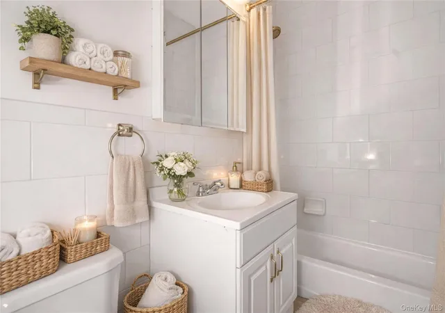 Listing Photo 5 - Condo for sale in building located at 211 E 88Th St, New York, NY 10128 - Unit #2A