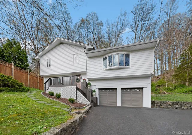 Photo 2 of Single family home for sale at 168 Pound Ridge Rd, Bedford, NY 10506 | MLS# 973158 | Listing updated on 2026-09-12